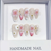 Éclosion Sakura : « Grâce Florale 3D » – Ongles press-on forme amande