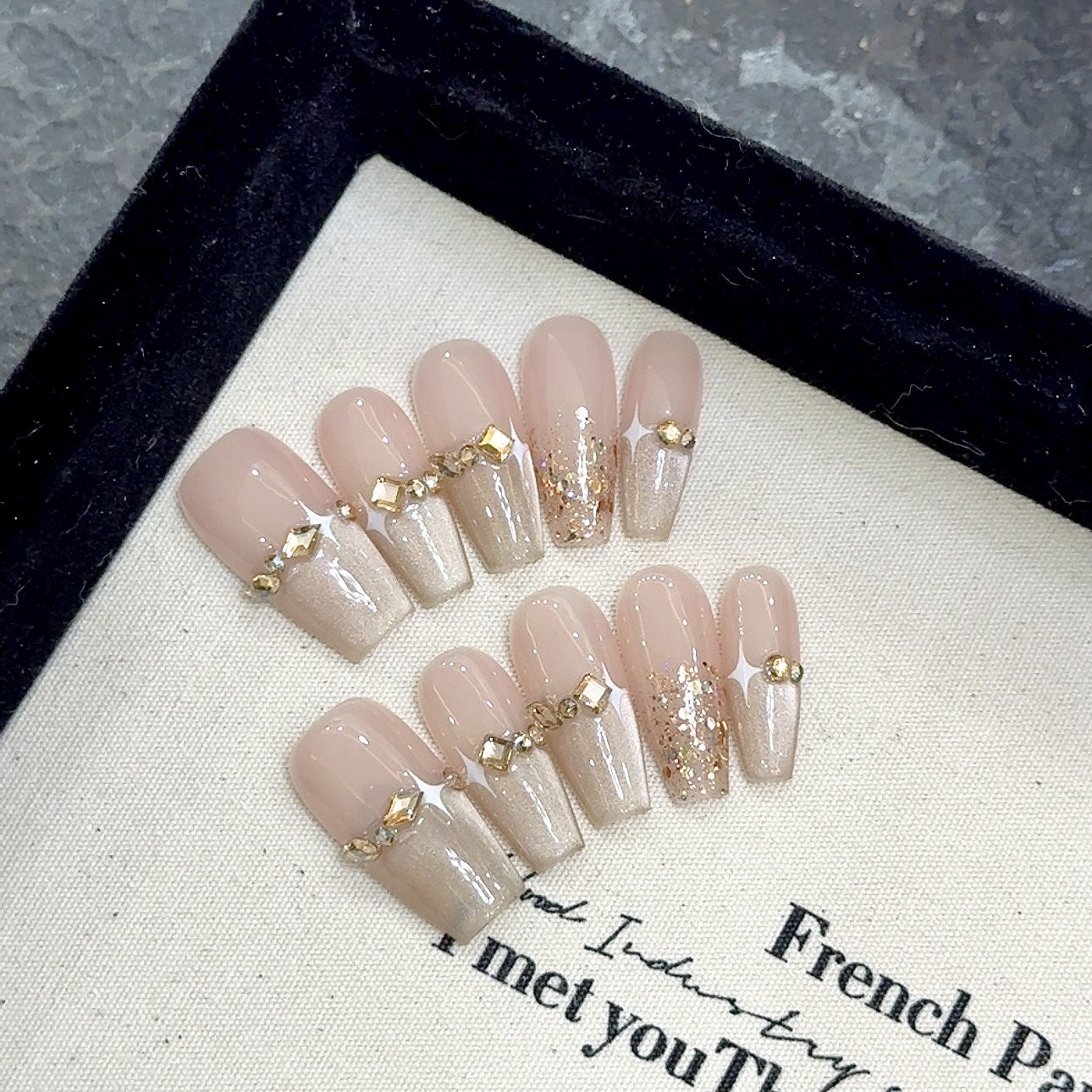 365nails: "Sussurros de Champanhe" – Unhas Postiças Cônicas Artesanais Olho de Gato e Cristal 3D