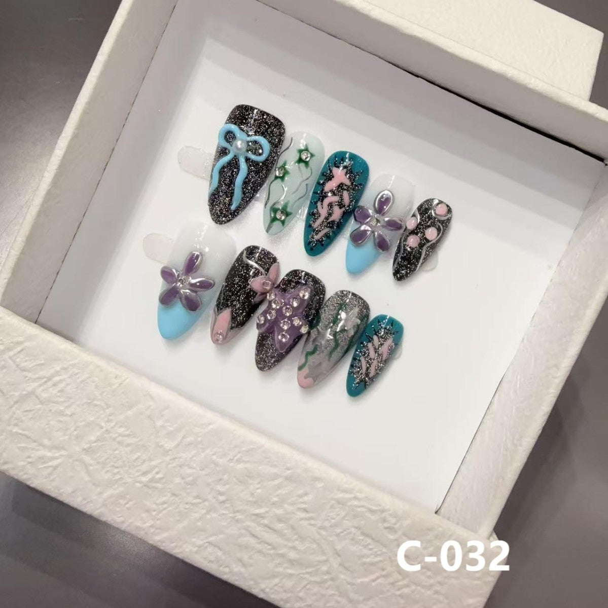 365nails：「天際花園」— 3D花卉與亮粉手工製長款杏仁形穿戴甲