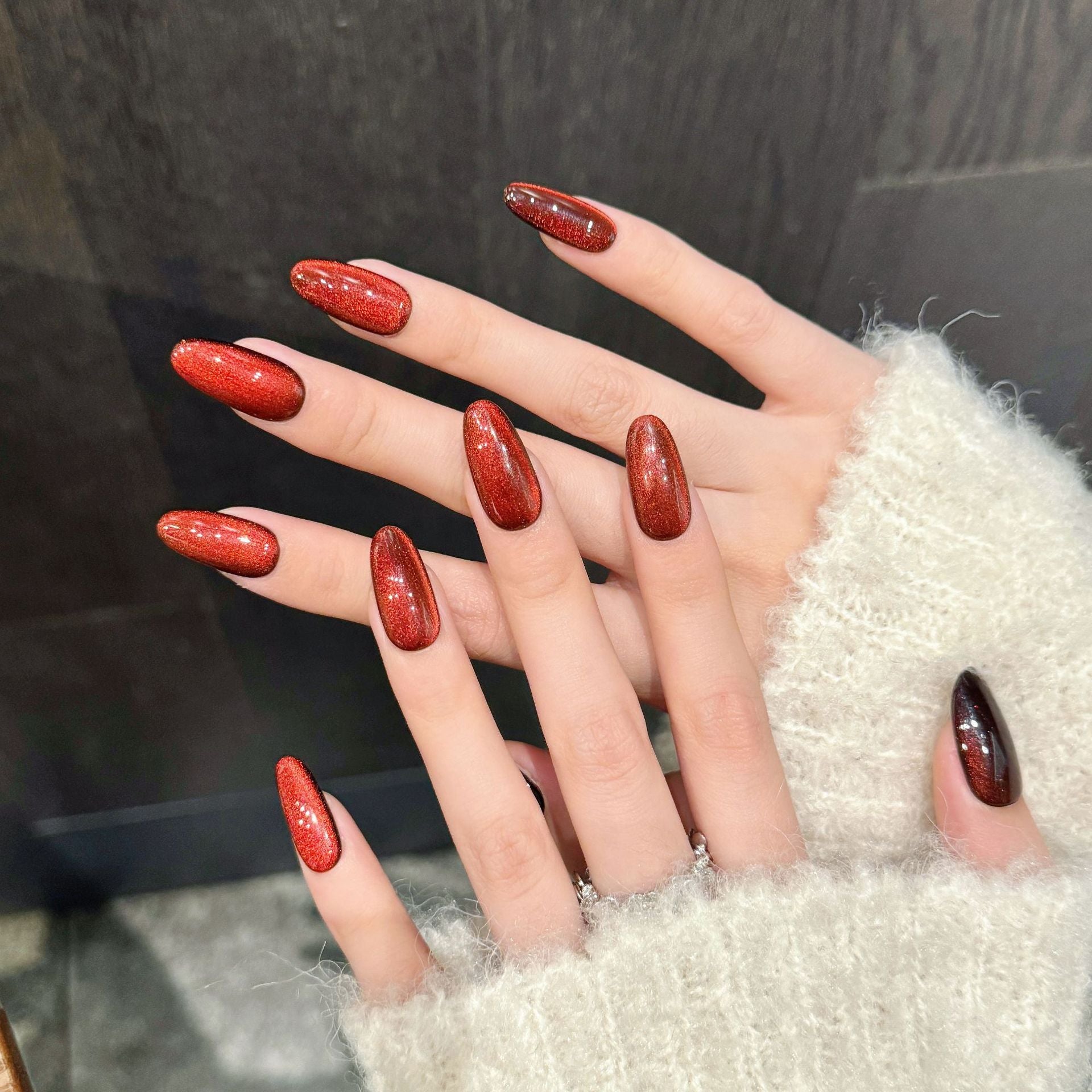 365nails: "Velvet Crush" – Unhas Postiças Artesanais de Amêndoa Média com Efeito Olho de Gato 3D Diamante