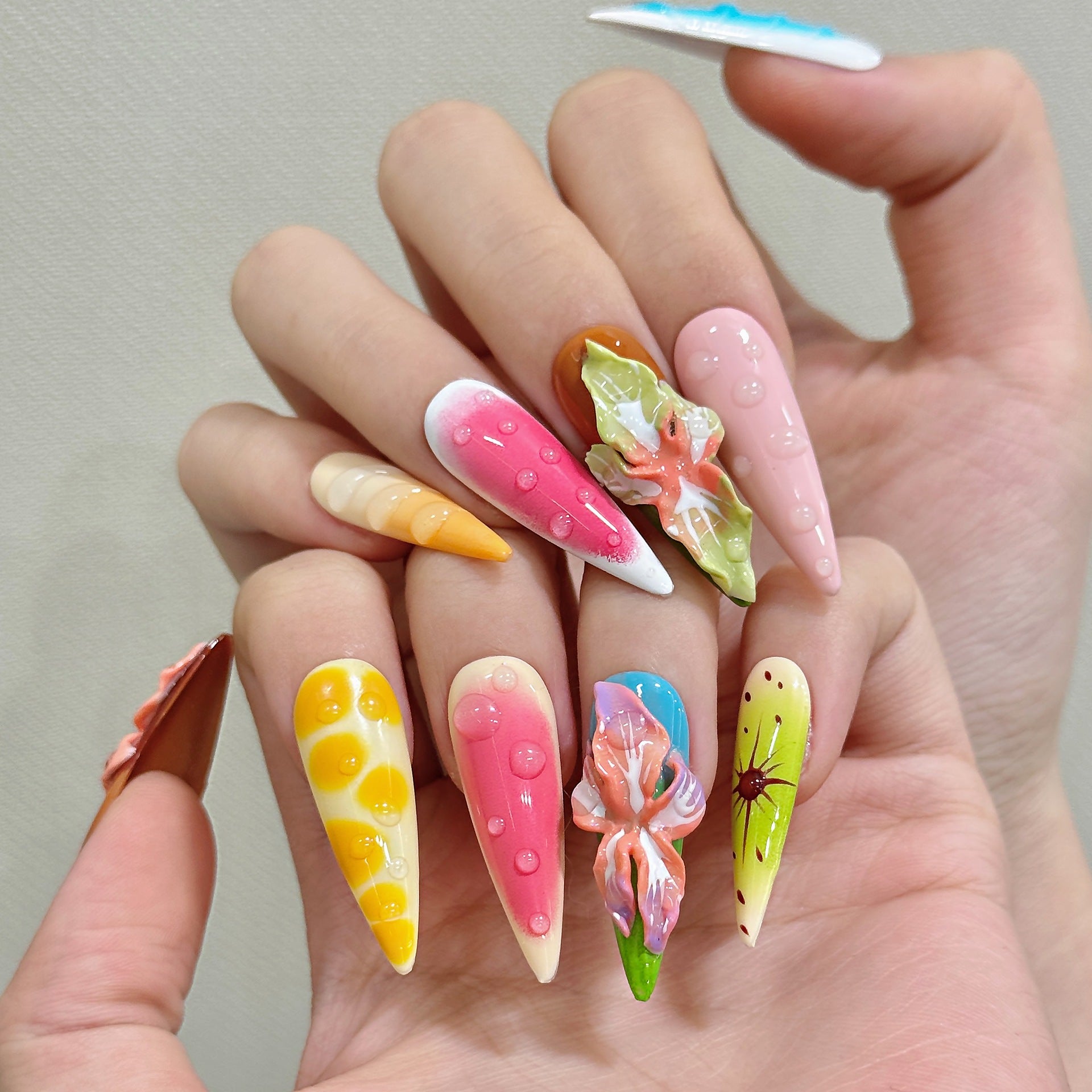 365nails: "Fantasia Tropical" – Unhas Stiletto Artesanais com Gotas de Água 3D e Flores Pintadas à Mão