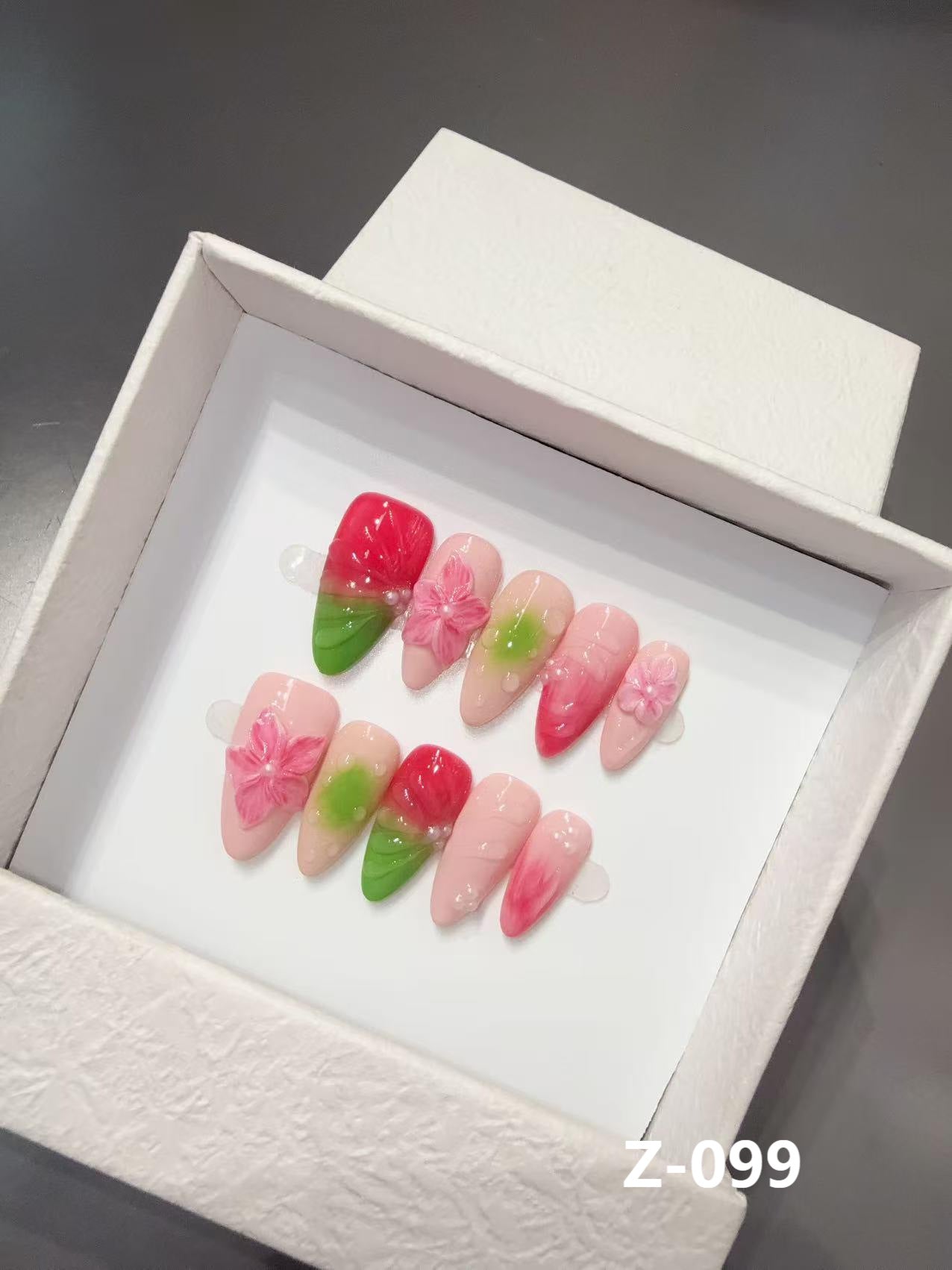 365nails: "딸기 민트" – 3D 플라워 수제 아몬드형 네일