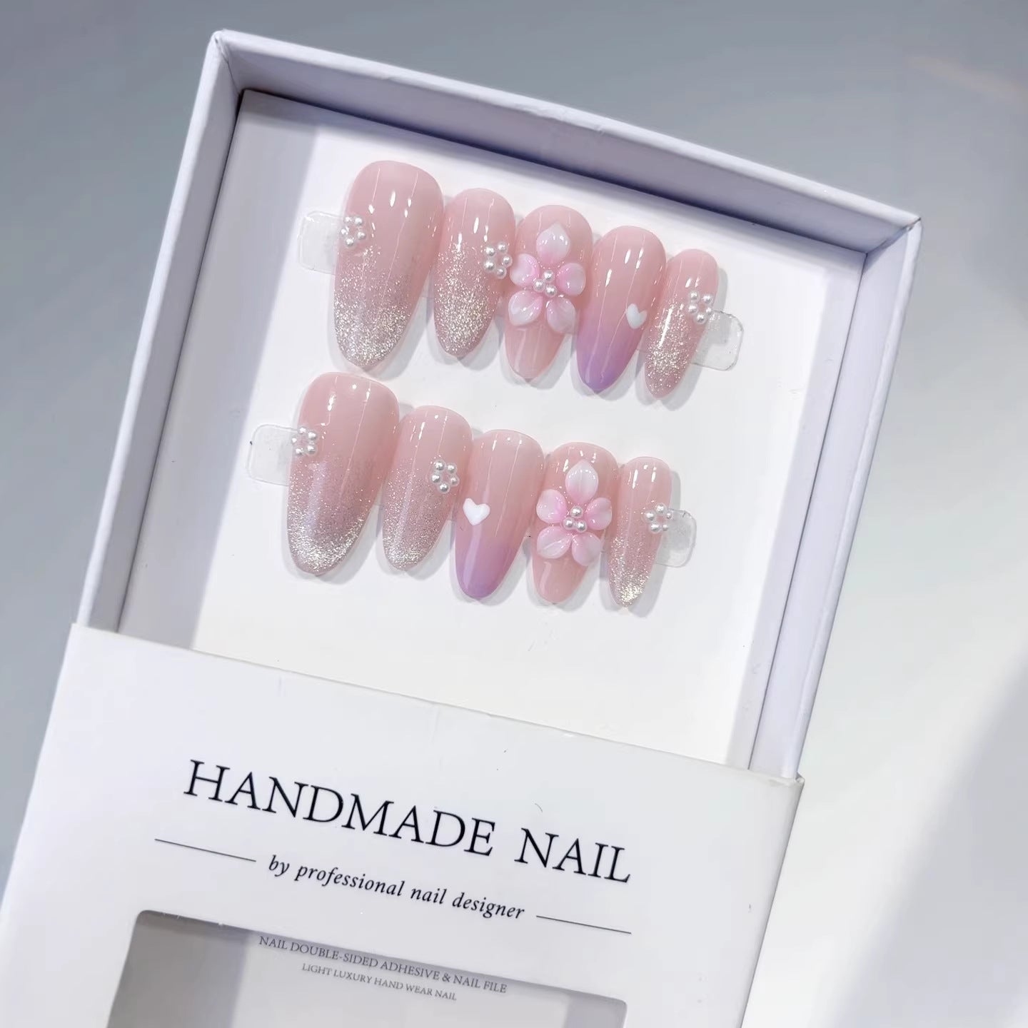 Lueur Sakura : « Fleur Rose et Paillettes » – Ongles press-on forme amande