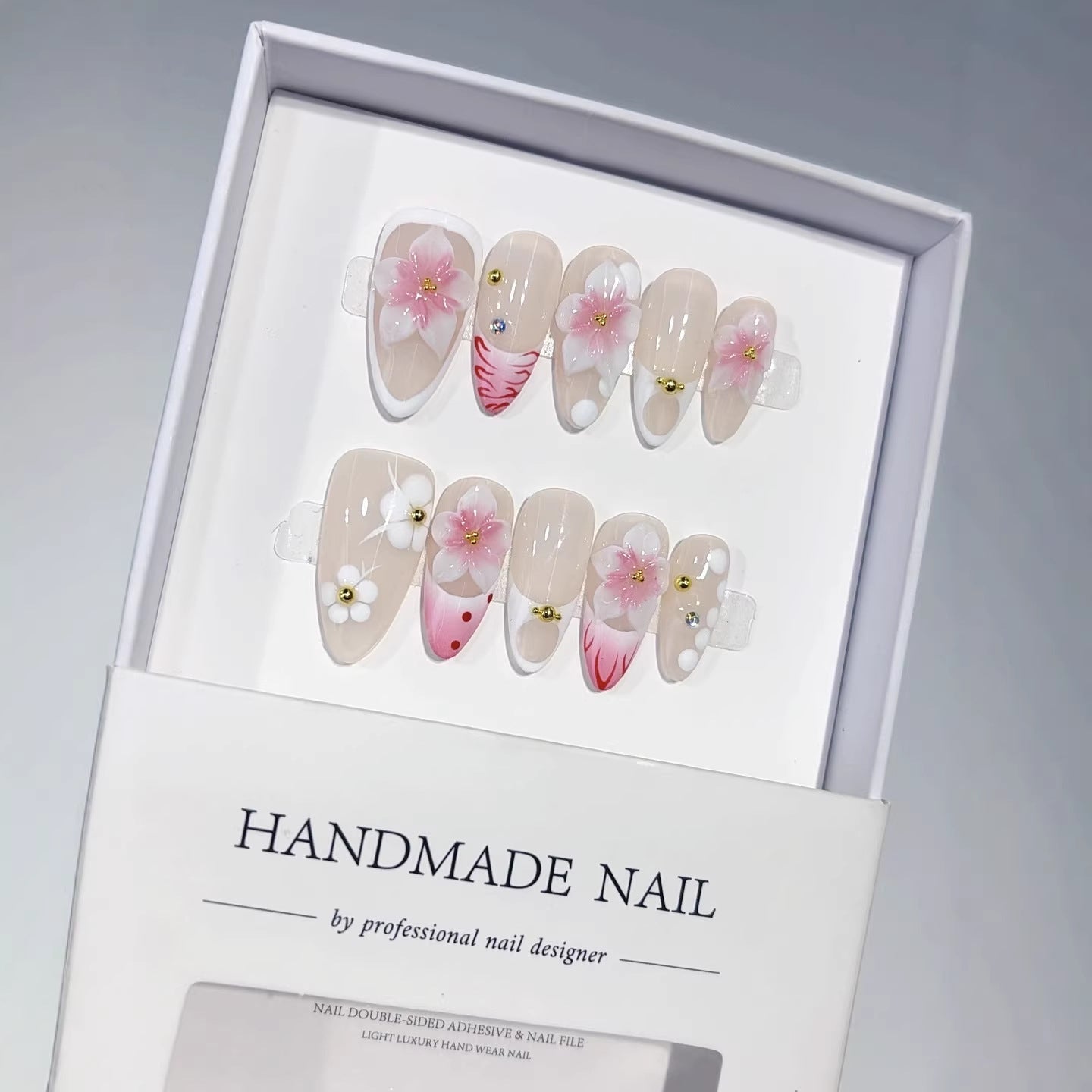 Éclosion Sakura : « Grâce Florale 3D » – Ongles press-on forme amande