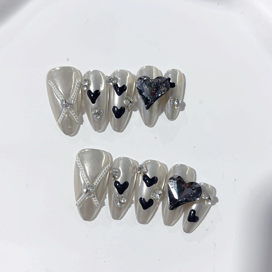 365nails：銀心暗夜 — 長款杏仁形銀黑心手工製穿戴甲