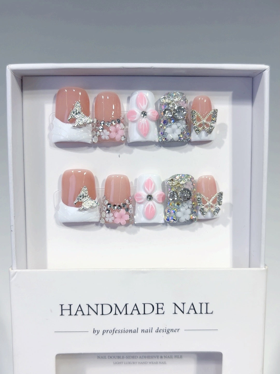 Jardin enchanté : "Cristal floral papillon" – Ongles press-on faits main carrés courts
