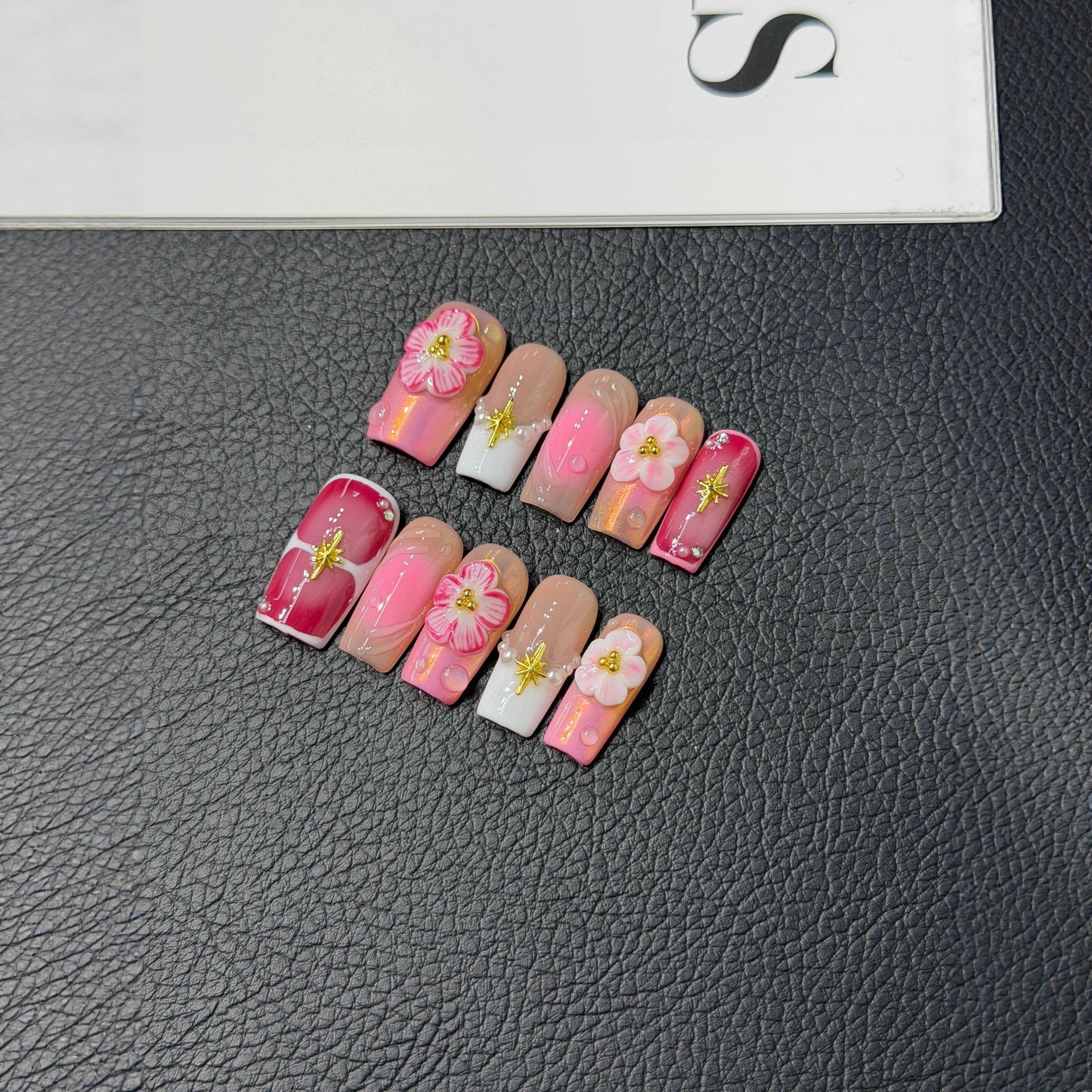 365nails: « Aube en fleurs » – ongles fait main 3D à motif floral forme carrée