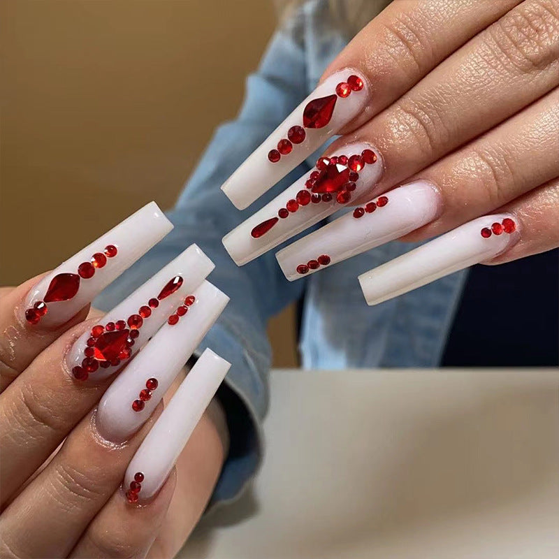 Uñas largas de ballet blancas y rojas con diamantes apilados. Uñas terminadas. Parches para uñas al por mayor. s｜365nails