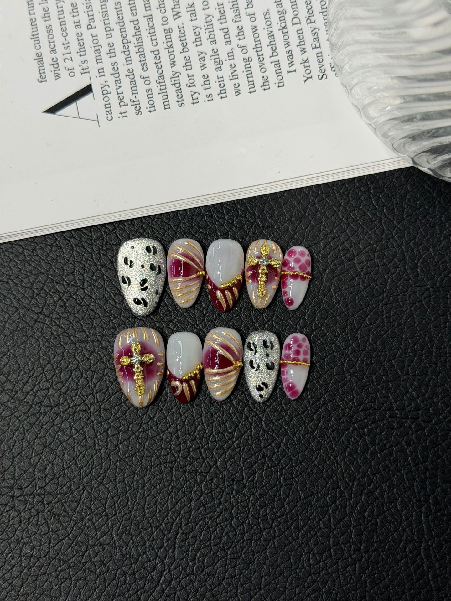 365nails: 고딕 무드 – 수제 3D 체크 아몬드형 네일