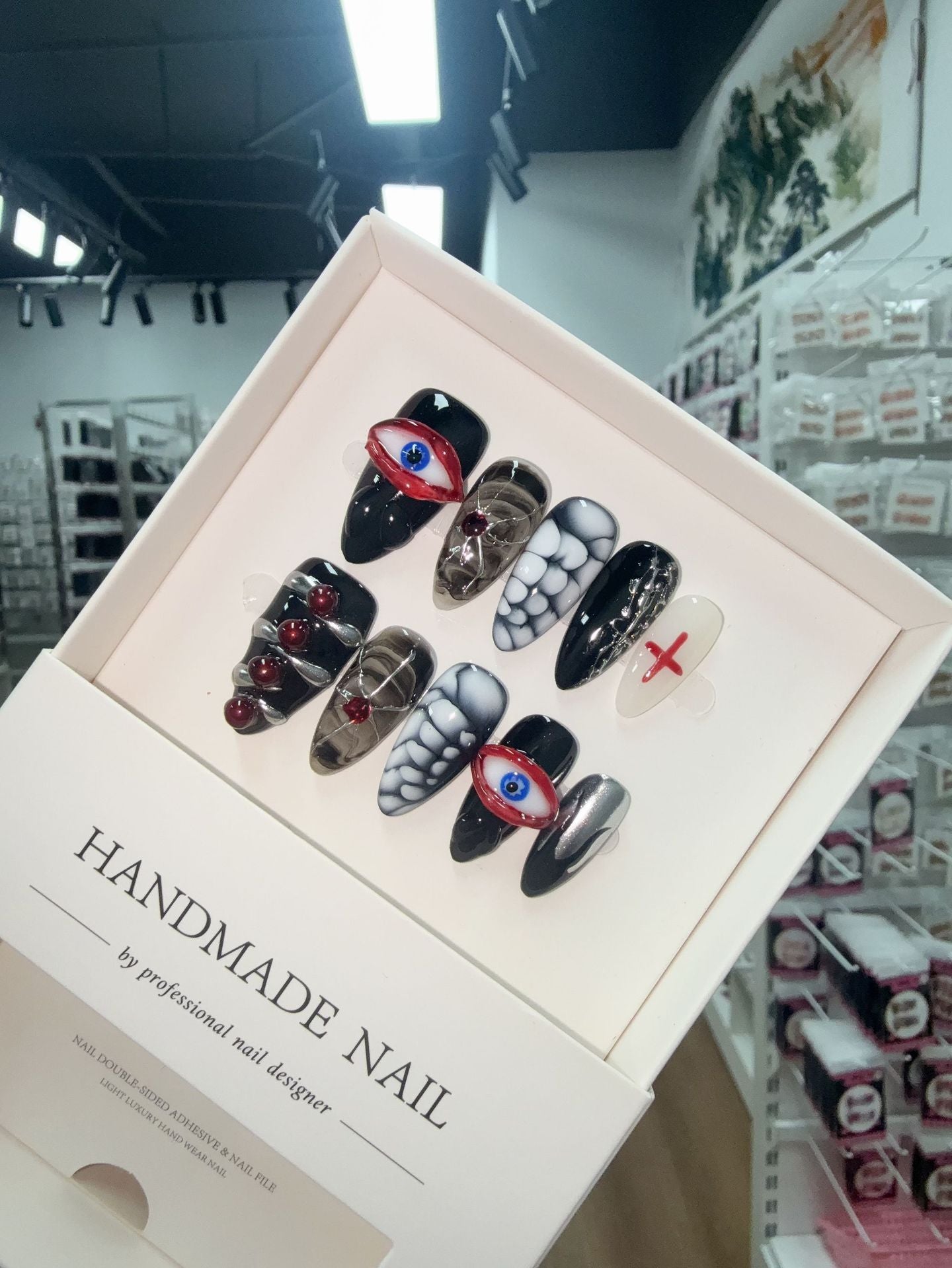 365nails: "Magia Negra" – Unhas Stiletto Artesanais com Olho Grego e Góticas 3D
