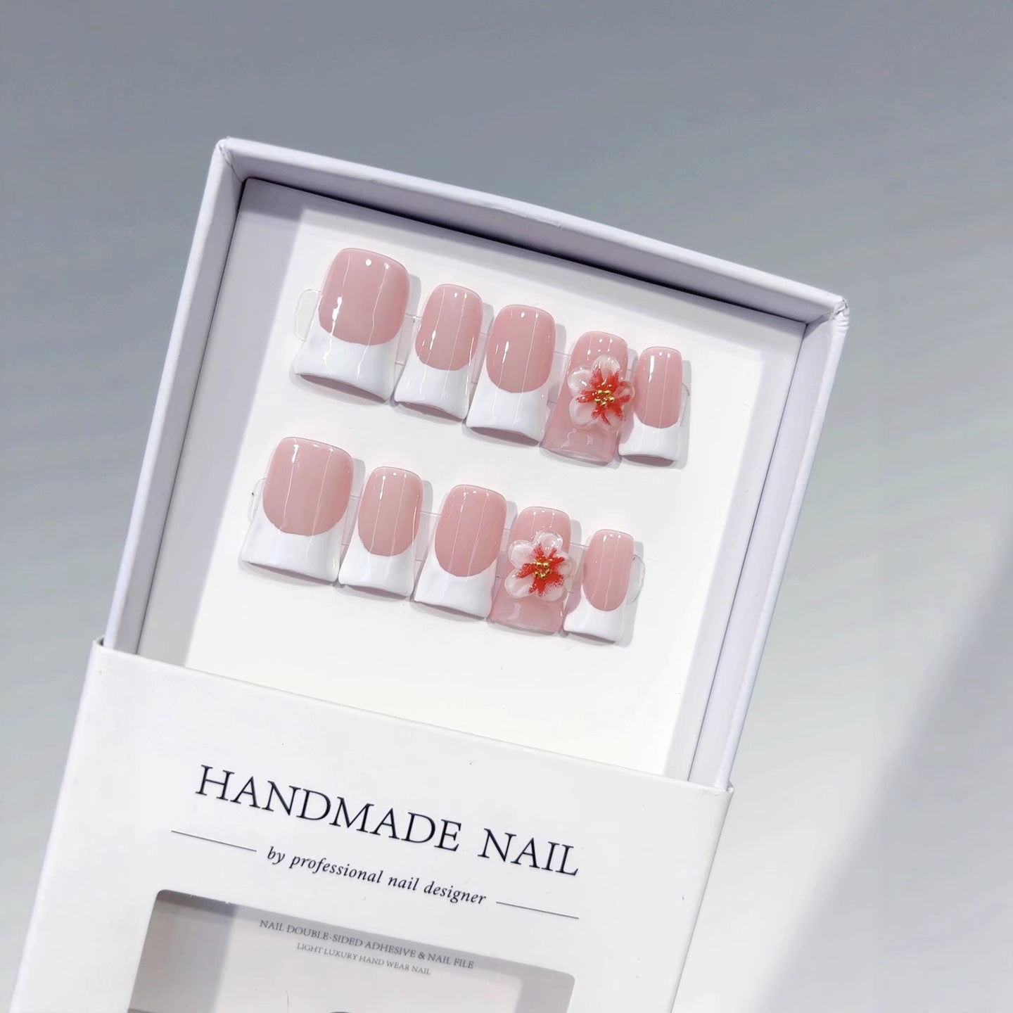 Pure Desire Bloom: "Crimson Sakura" – Unhas Postiças Quadradas Curtas