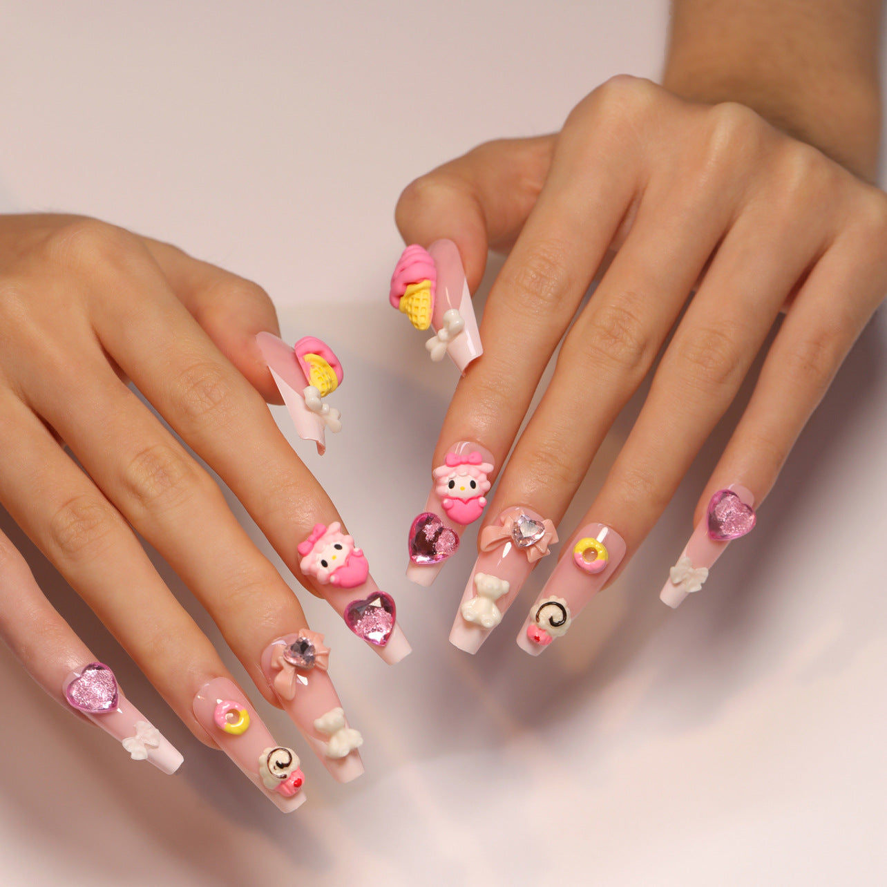 甜美卡通粉色 指甲藝術 甜筒冰淇淋 立體蝴蝶結 愛心 閃鑽｜365nails