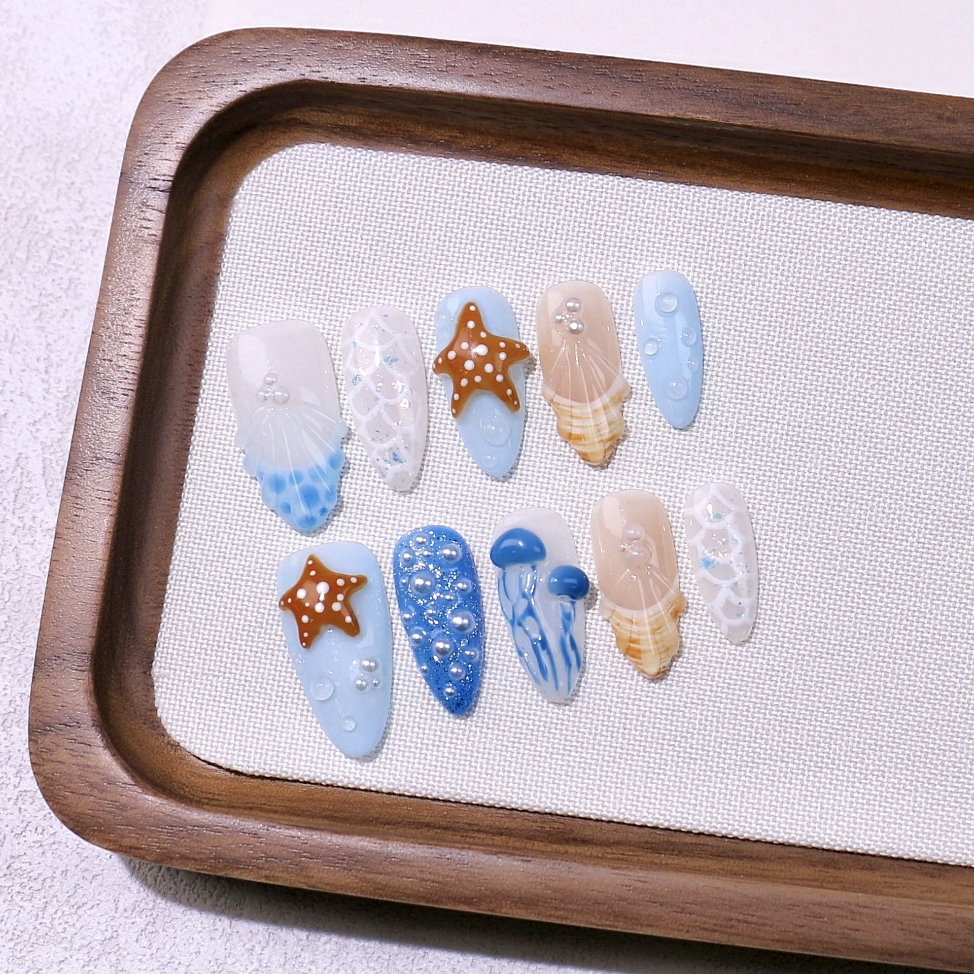 365nails：「深海水母」– 中長款杏仁形藍色海洋手工製穿戴甲