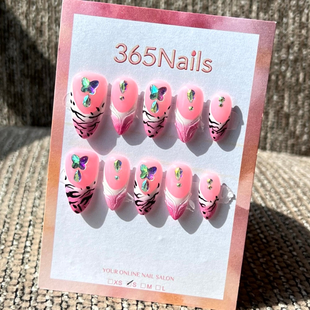365nails: "Borboleta Selvagem" – Unhas Postiças Artesanais de Amêndoa com Estampa 3D Holográfica e Zebra