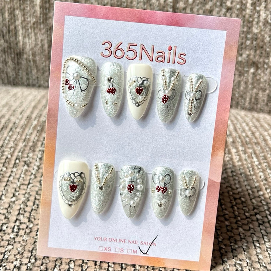 365nails: "Strawberry Heart Lace" – Handmade Medium Stiletto Press-On Nails