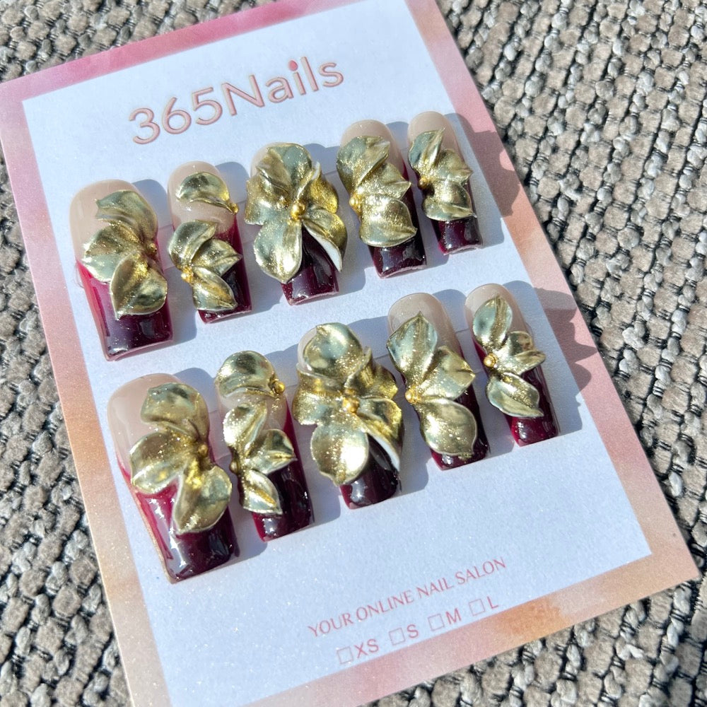 Esculturas Florais: "Rosa Borgonha Dourada" – Flores 3D em Ouro Metálico em Unhas Francesinhas Vinho Tinto