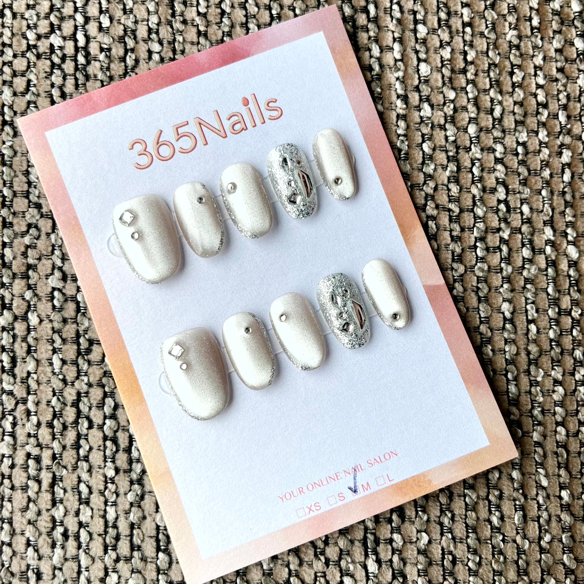 365nails: "Argent Liquide" – Ongles amande courts chrome métallique et cristal fait main