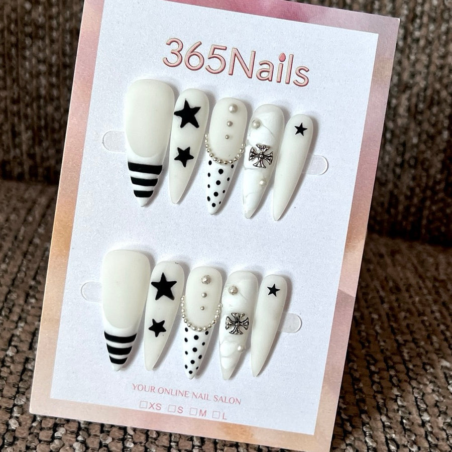 White Star Point - White Black Star Pointed Press-On Nails