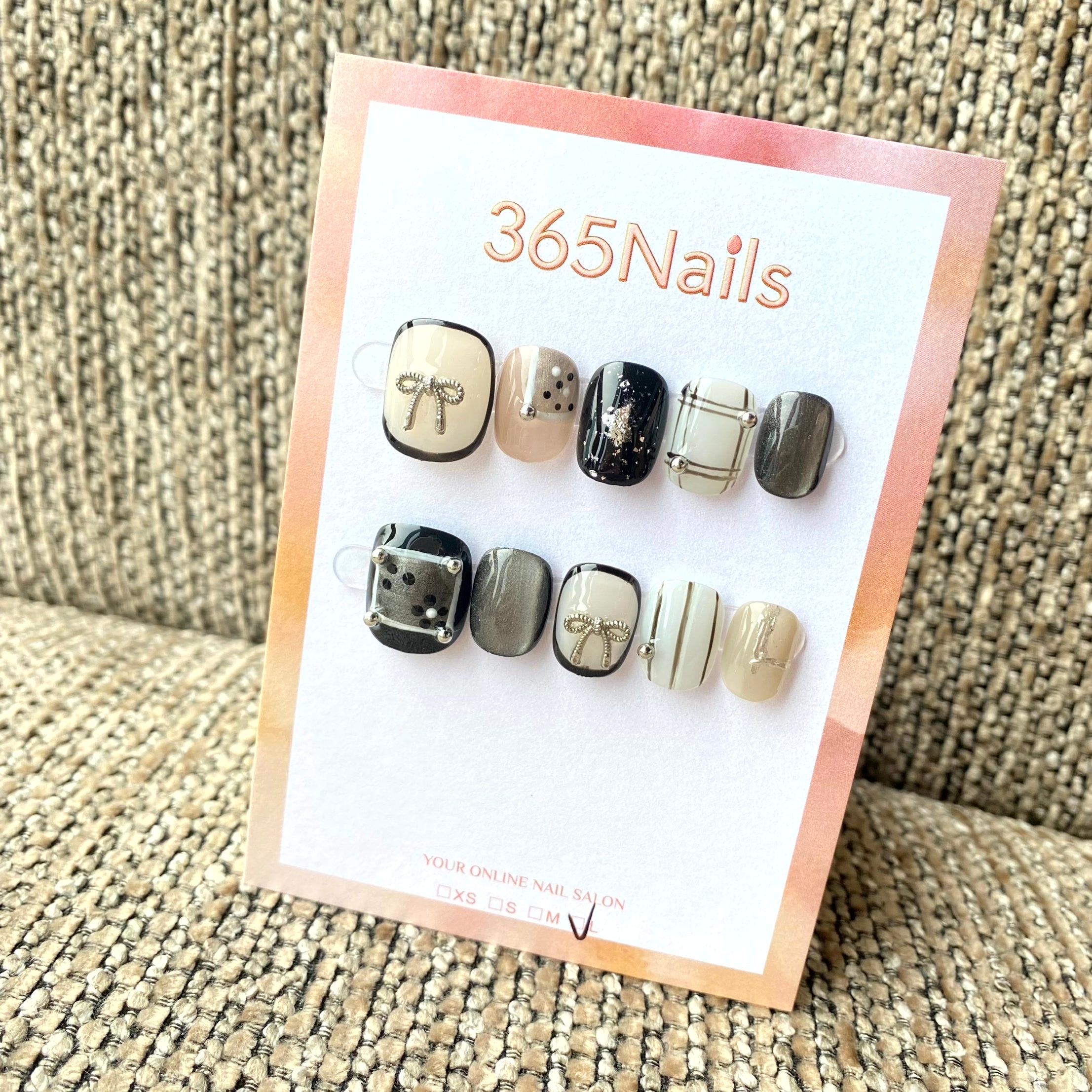 365nails : « Monochrome Preppy » – Nœud Argent & Plaid Œil-de-Chat Gris Fait Main Ongles Squoval