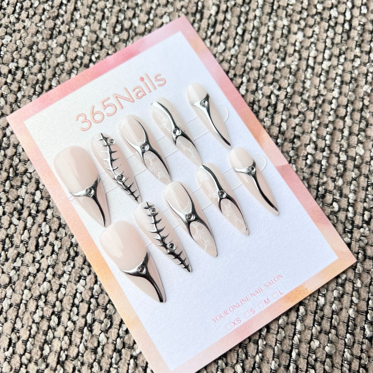 365Nails: "Dark Bone Lace" – handmade press-on nails