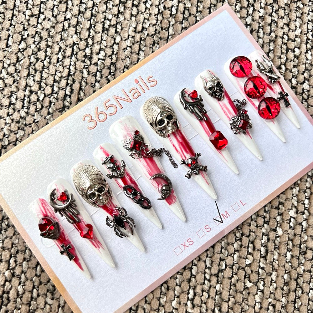 365nails: "고딕 블러드 스컬 참" – 수제 프레스온 네일