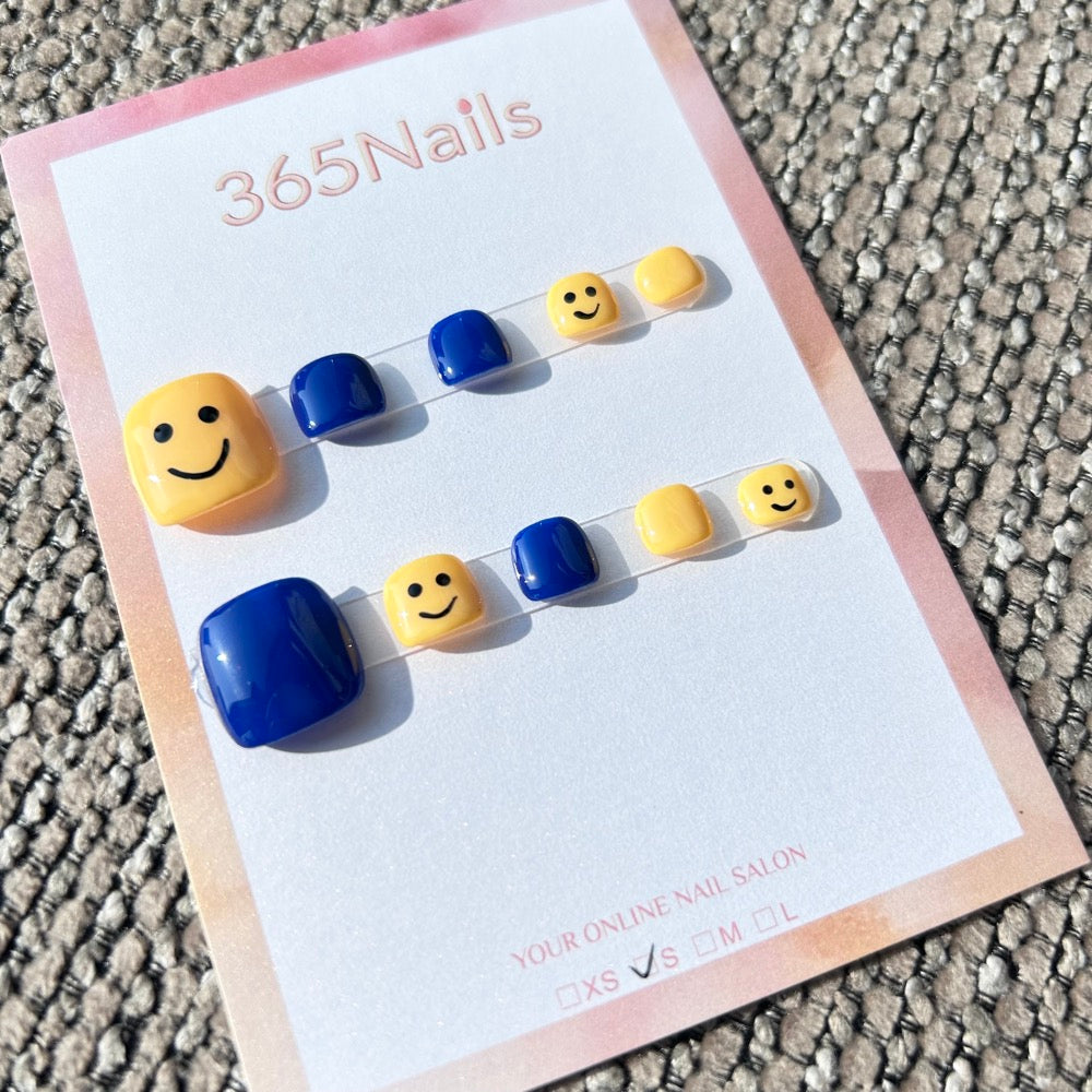 365nails: "navy blue smiley" – handmade press-on toenails / pedicure