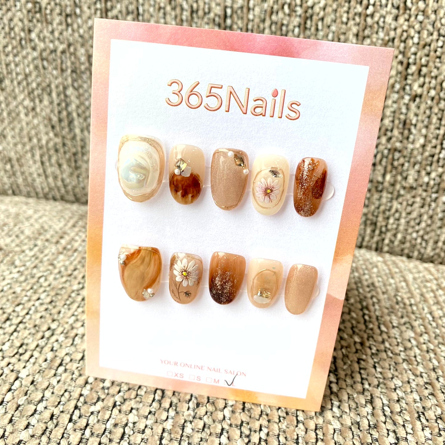 365nails: "Amber Daisy" – Amber Marble & Hand-painted Floral Handmade Oval Nails