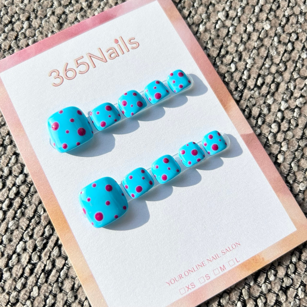 365nails: "blue pop dots" – handmade press-on toenails / pedicure
