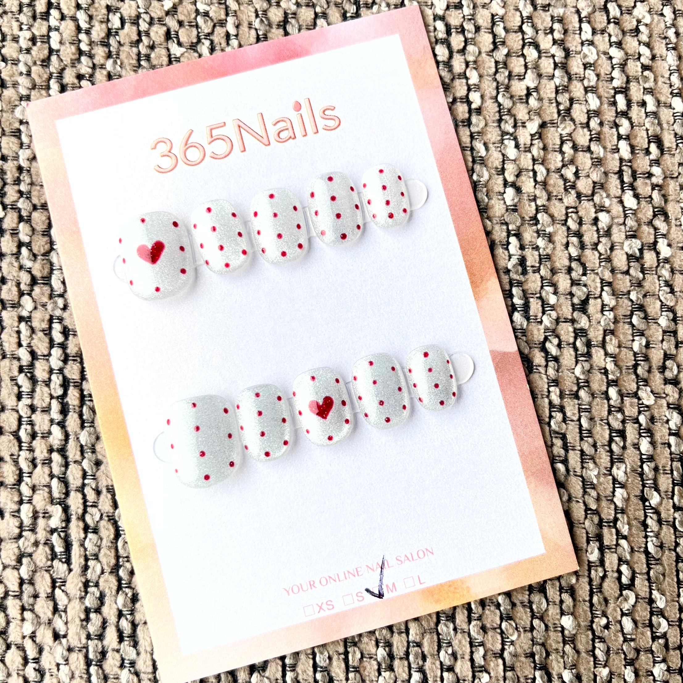 365nails: "愛心圓點" – 手繪愛心 短款方形穿戴甲