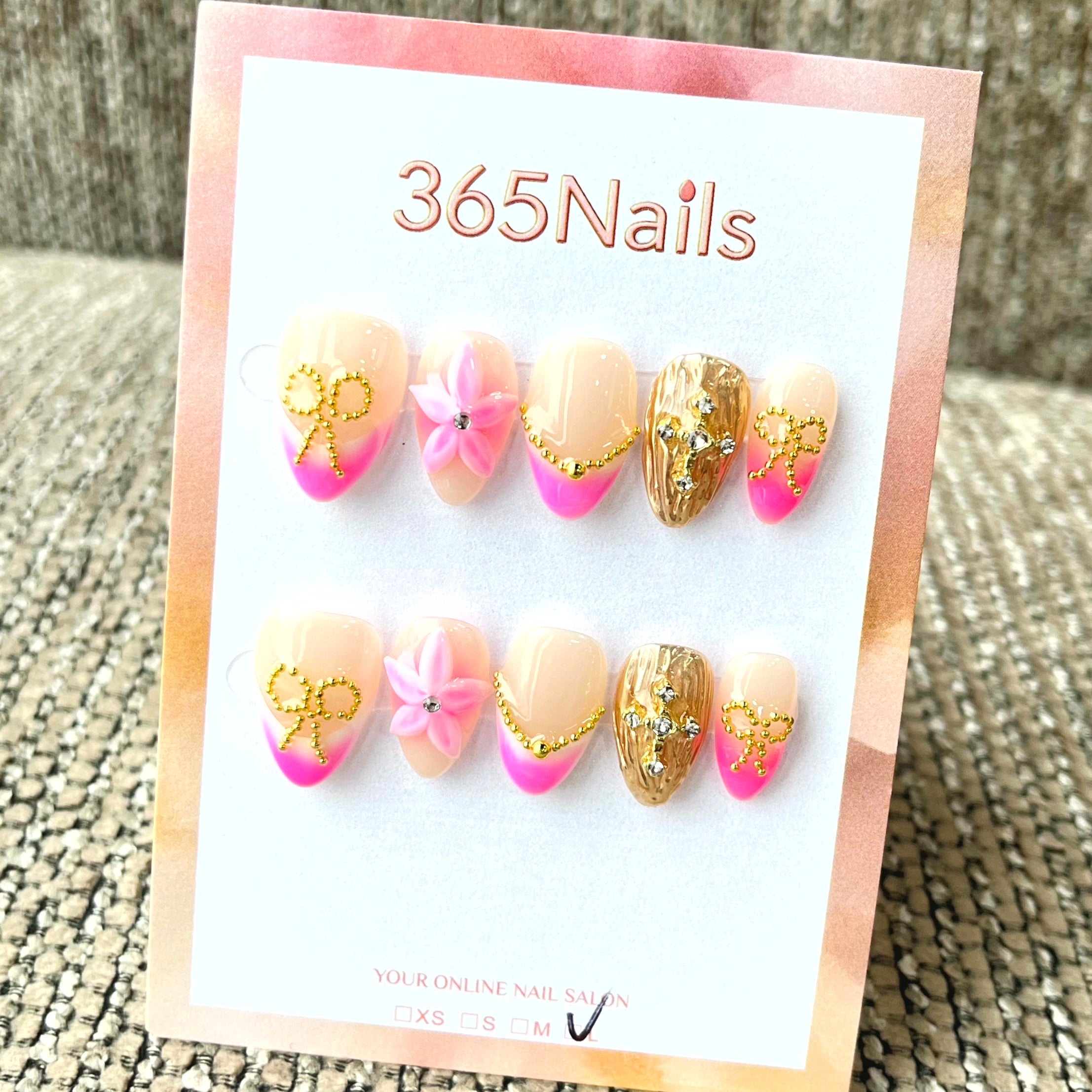 365nails: 糖果腮紅 – 3D立體花卉與金色蝴蝶結 手工製 短款 杏仁形 穿戴甲