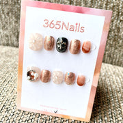365nails: "Murmures dorés" — motifs floraux 3D & paillettes, fait main, ongles courts forme ovale