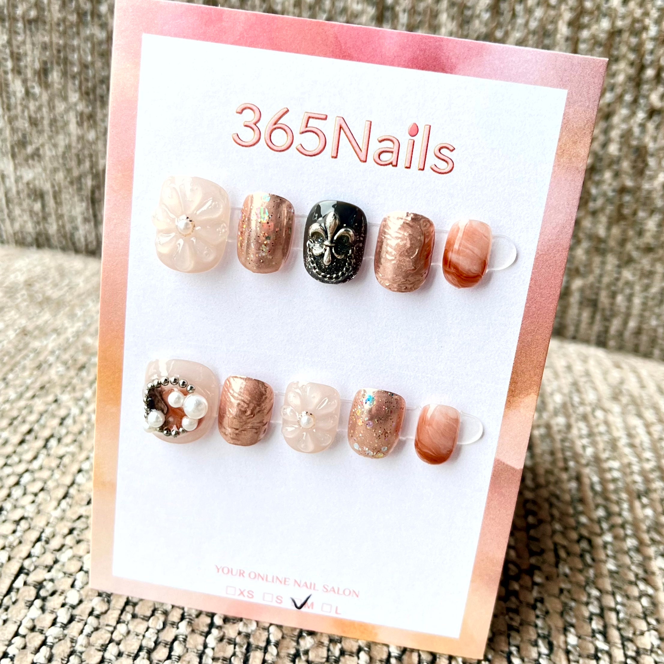 365nails: "Murmures dorés" — motifs floraux 3D & paillettes, fait main, ongles courts forme ovale