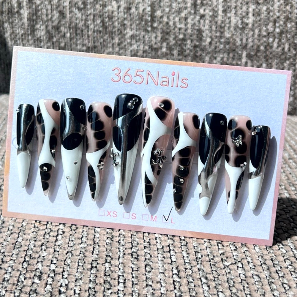 365nails: "Midnight Cow" – 추상 크롬 & 매트 수제 롱 스틸레토형 네일