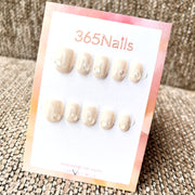 365nails: "Ivory Whisper" – 3D 펄 수제 숏 스퀘어형 네일