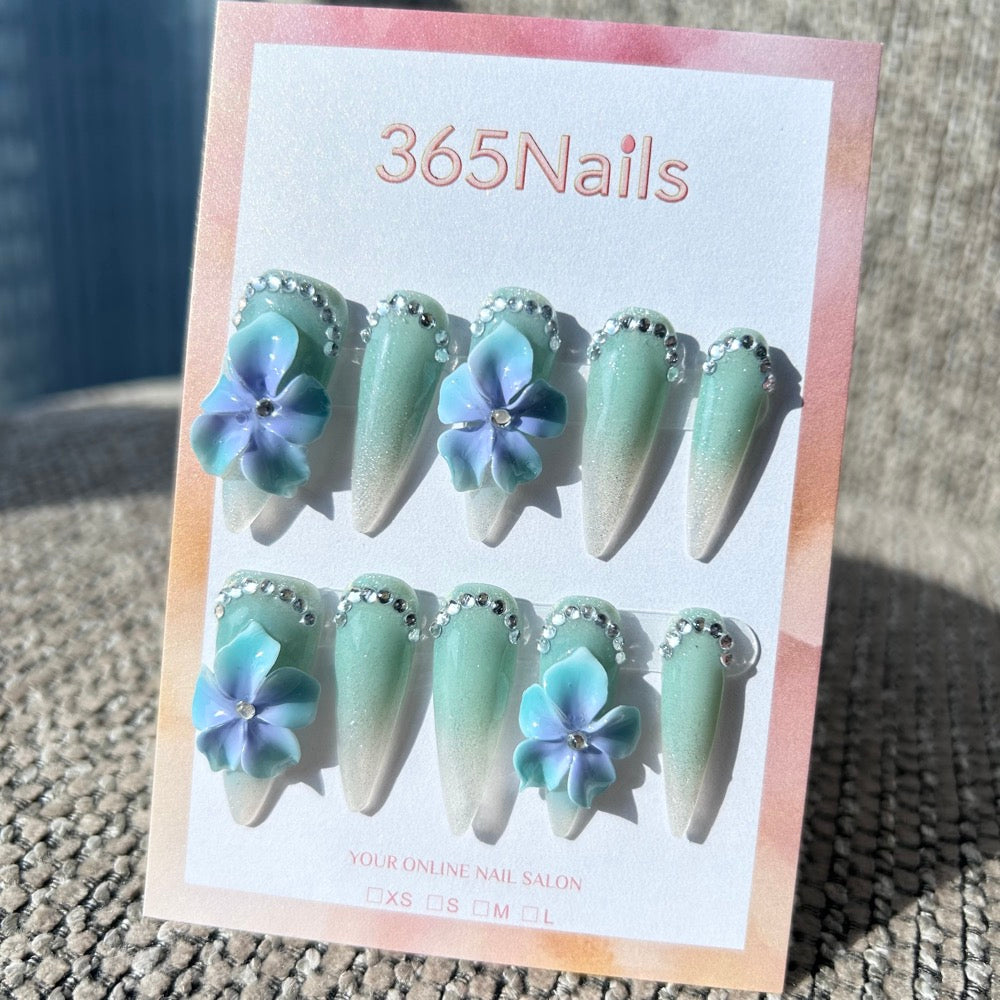 Flora Esculpida: "Orquídea Mística de Menta" – Flores em Degradê Azul-Roxo em 3D em Unhas Stiletto Verde Sálvia com Glitter