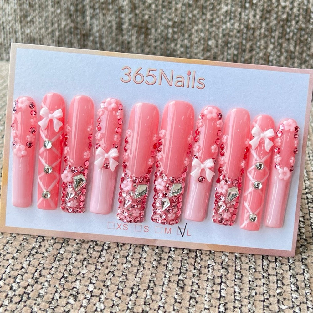 365nails : « Nœud rose fantaisie » – ongles forme coffin faits main, nœud 3D et strass