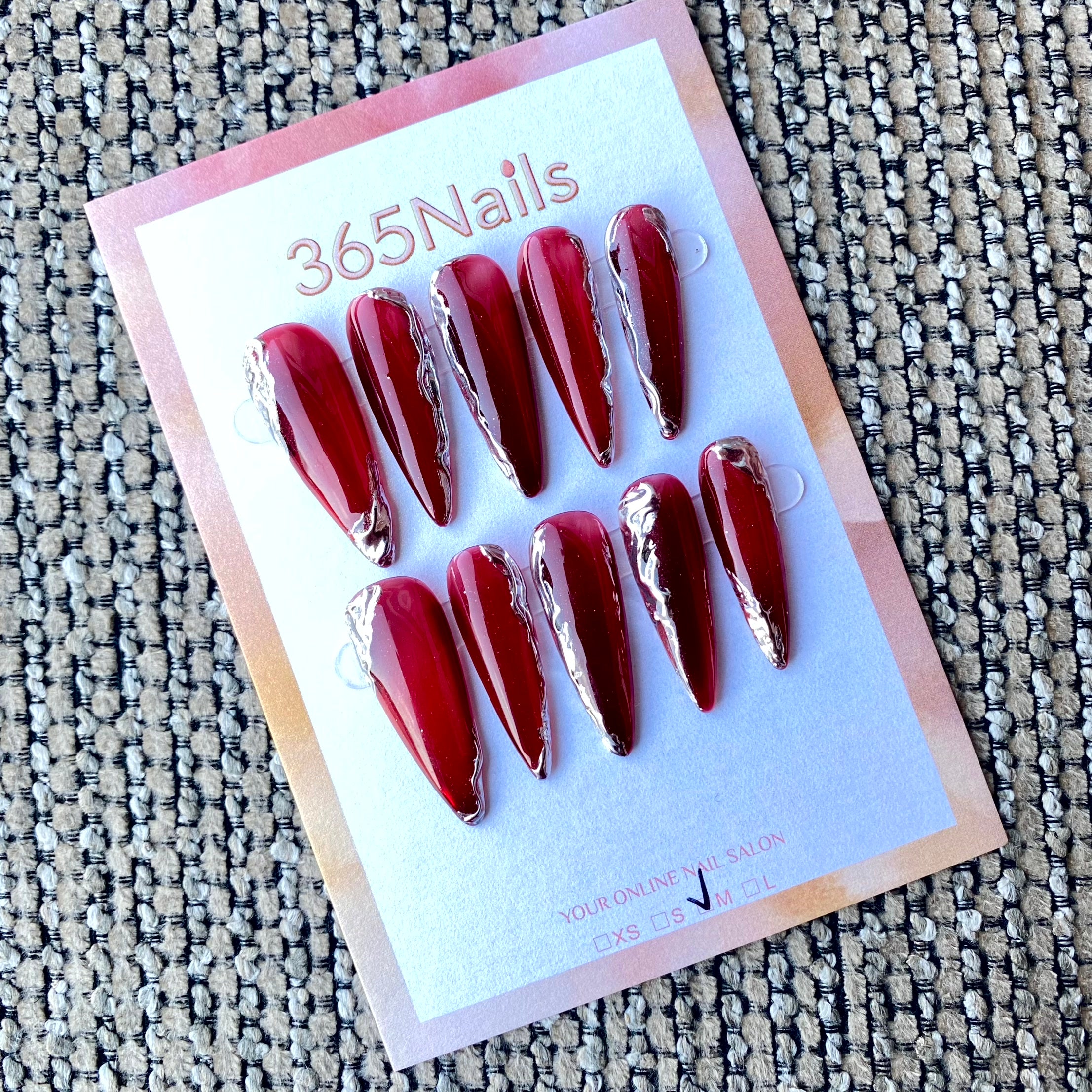 365nails: "Métal Rouge Argenté" – Ongles stiletto fait main lave métallique