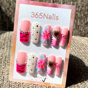 365nails — « Bubblegum Baddie » : ongles press-on faits main, forme coffin, fleur 3D & motif tigre