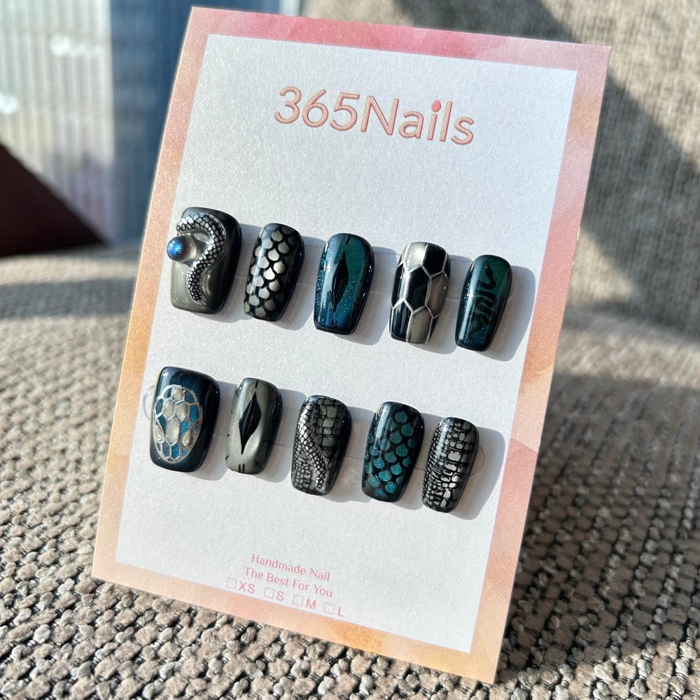 The Gilded Serpent: "Midnight Viper" – Dark Navy Blue & Silver Metallic 3D Snake Scale Handmade Press-On Nails