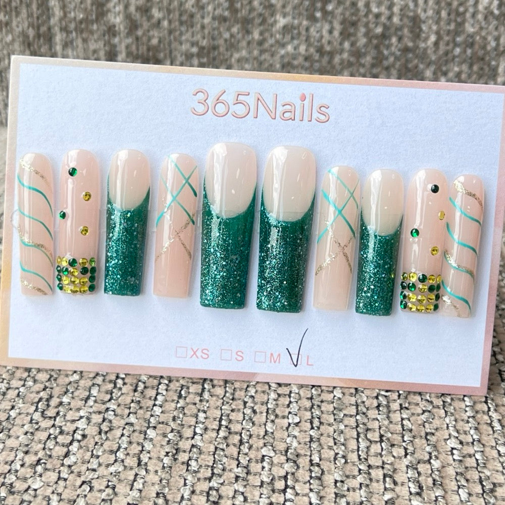 365nails: "Emerald Gatsby" – 3D 라인스톤 수제 코핀형 네일