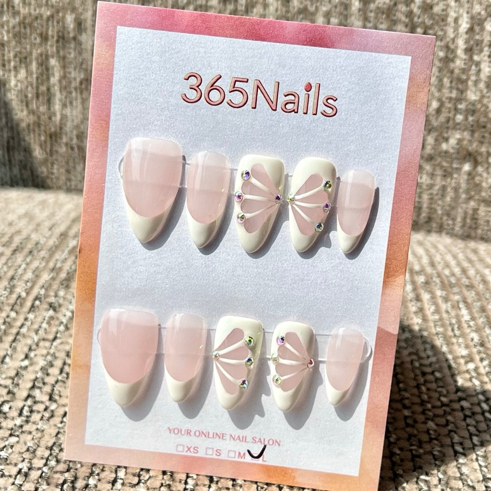 365nails: "Aurora Fan French" – 수제 미디엄 스틸레토형 프레스온 네일