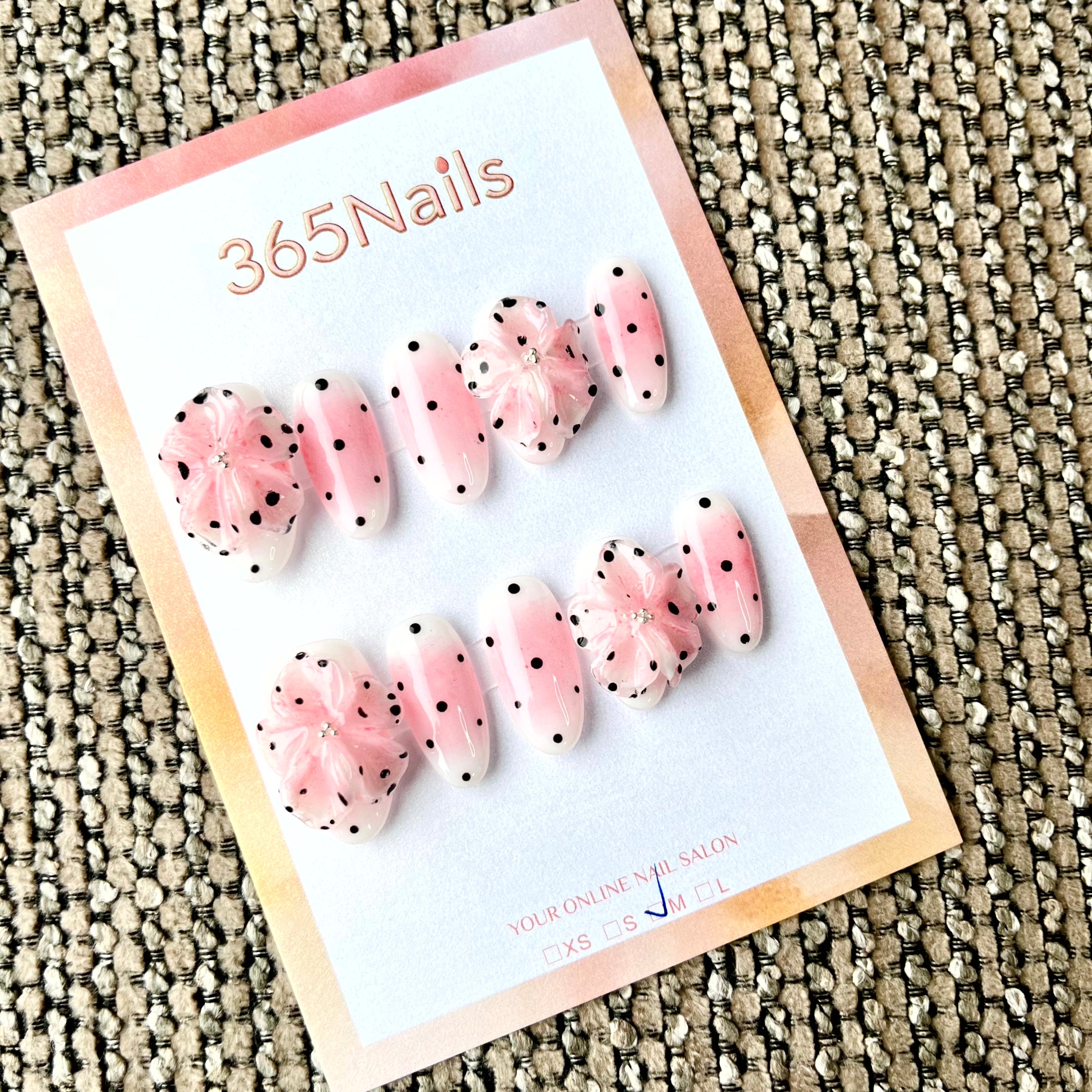 Douce floraison : "Lys Dalmatien" – Ongles press-on forme amande longs