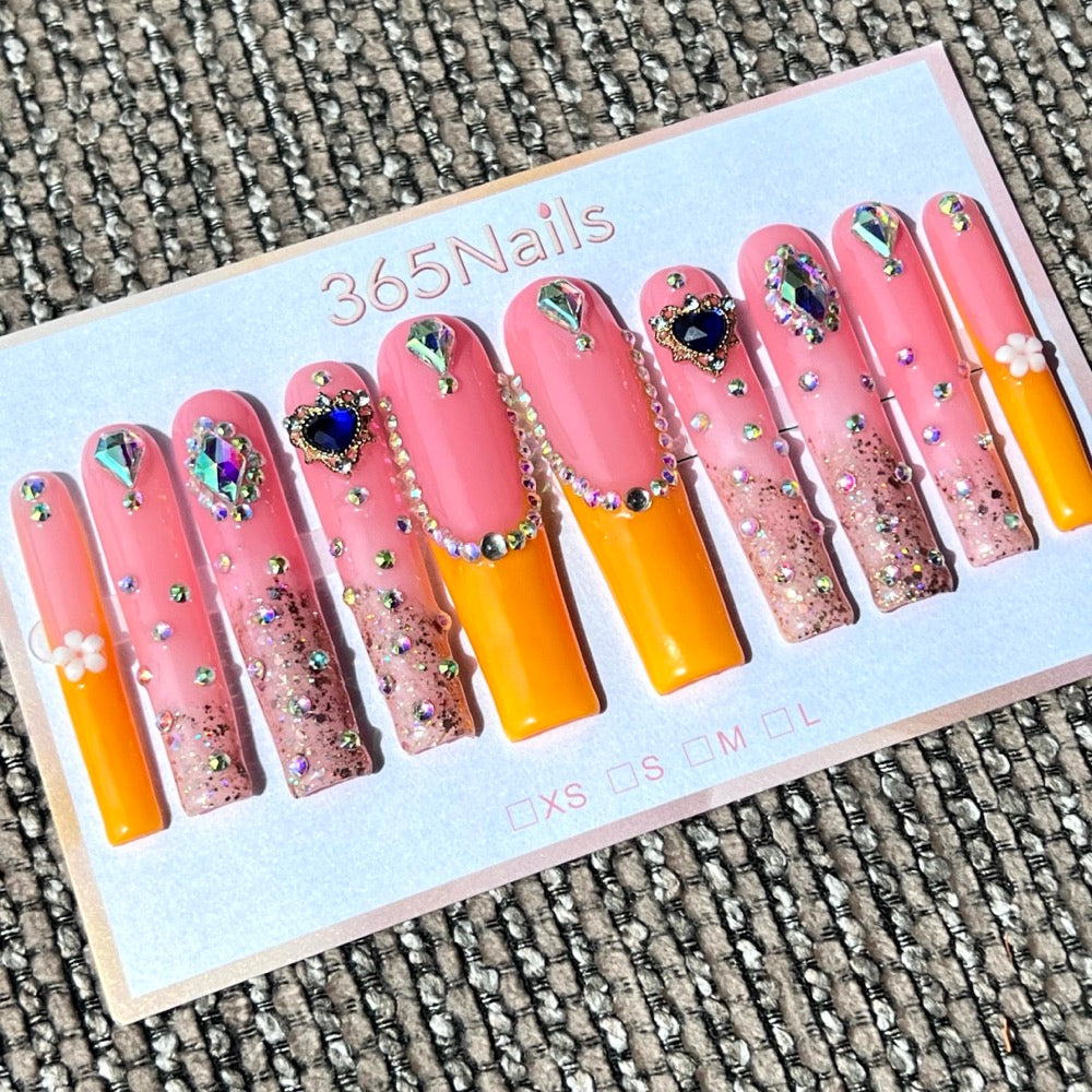 365nails: "캔디 크러쉬" – 3D 보석 & 글리터 수제 롱 코핀형 네일
