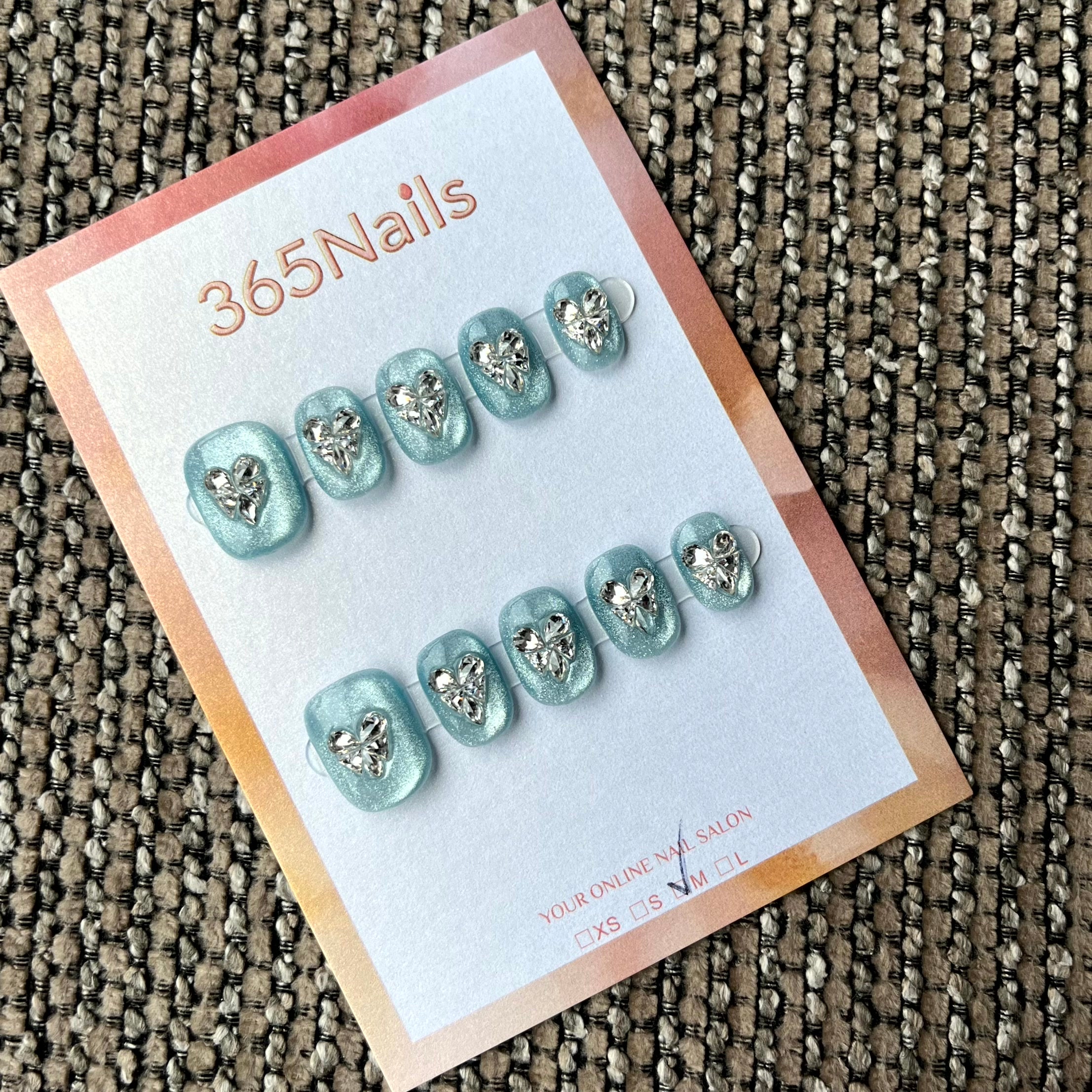 365nails : "Cœur Glacé" – Ongles carrés courts faits main avec cristal argenté 3D