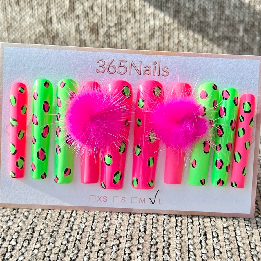 365nails : Pompons léopard rose et vert — Ongles press-on longs, forme trapèze, faits main