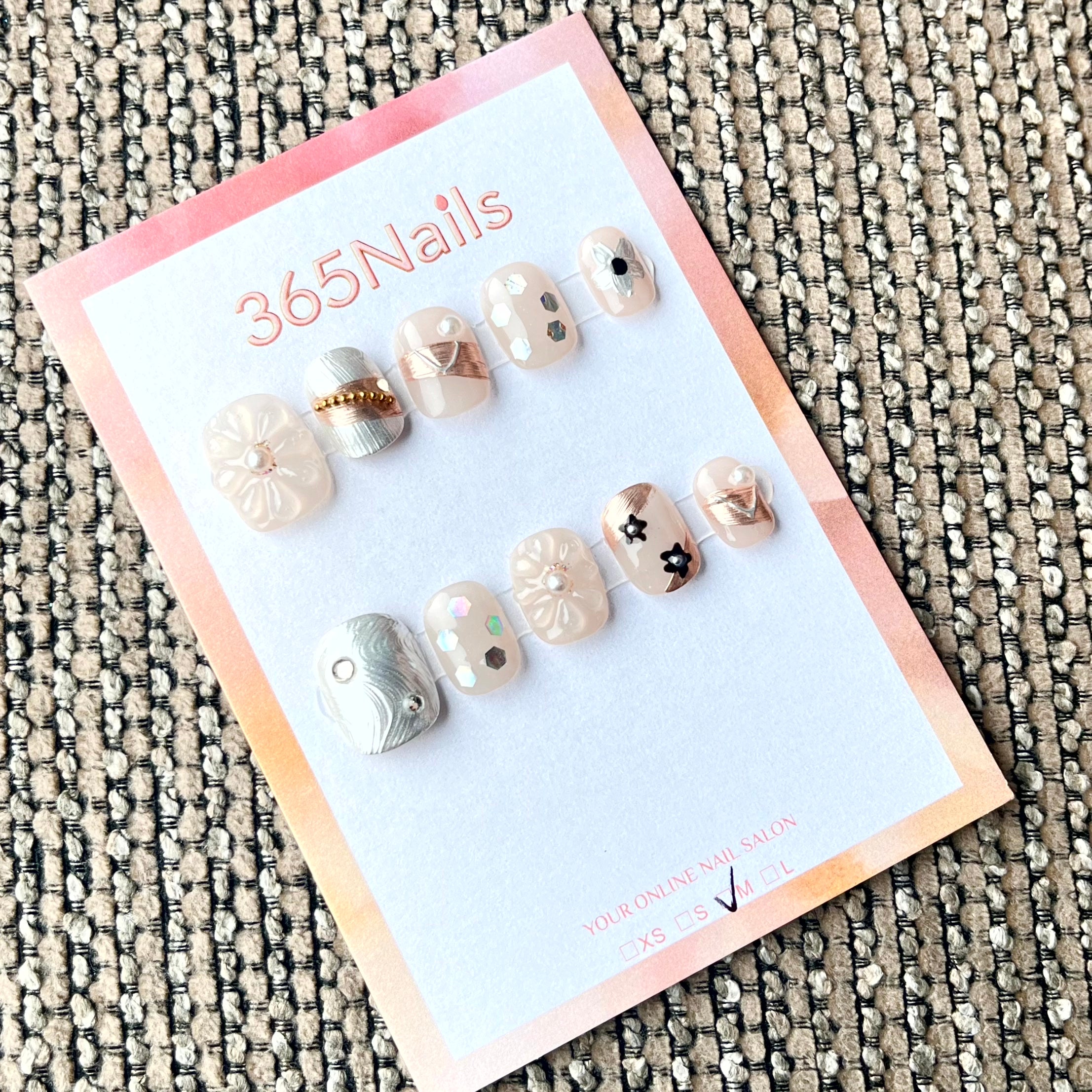 365nails 天際夢 — 3D 立體花卉與金箔 手工製 短款杏仁形穿戴甲
