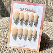 : 365nails: "裸晶邊緣" – 水鑽點綴裸色手工製尖形甲片