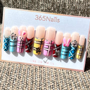 365nails: "Pop lapin à carreaux" — personnage 3D et motif à carreaux, ongles forme coffin faits main