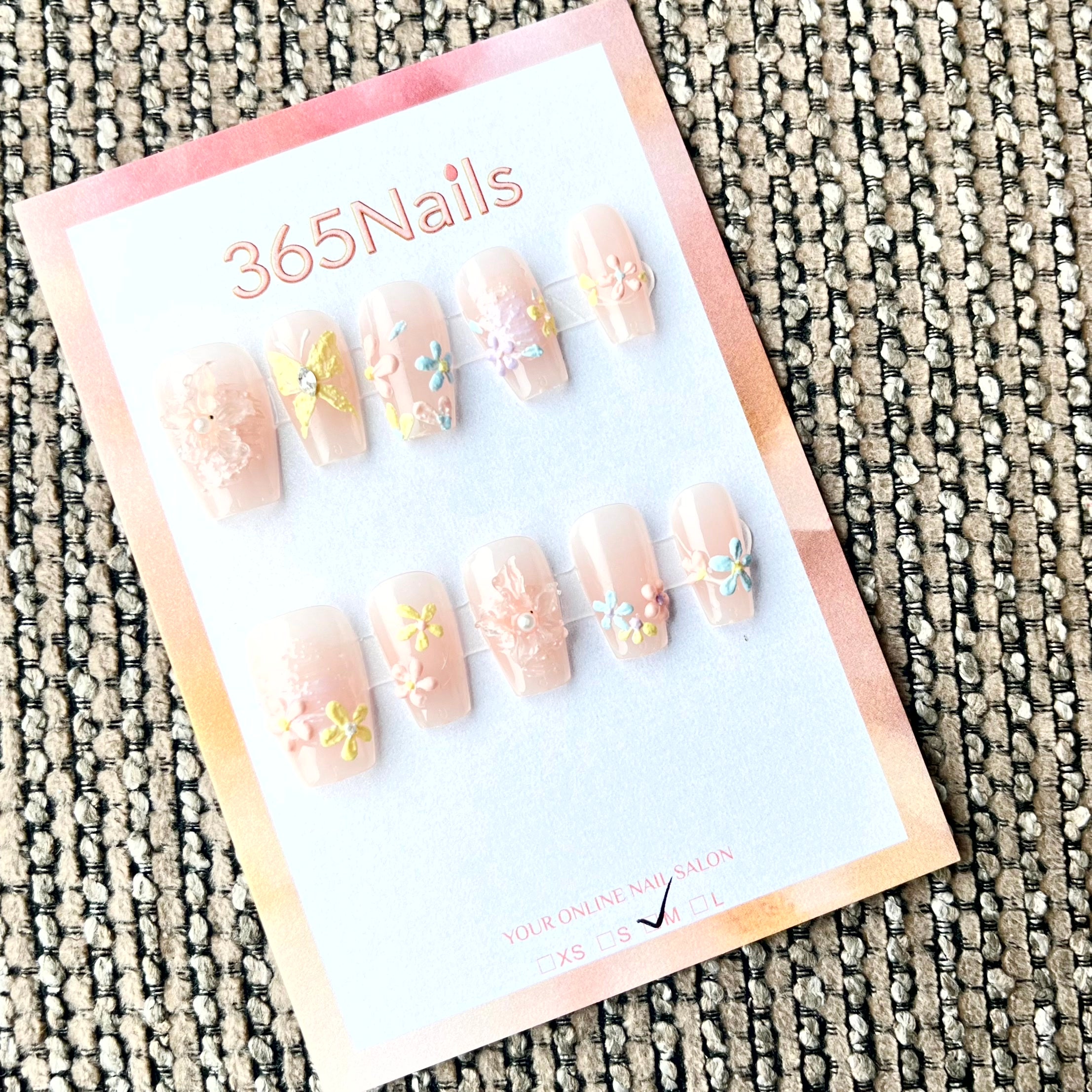 365nails: "草原低語" – 3D立體花卉與蝴蝶手工製杏仁形穿戴甲
