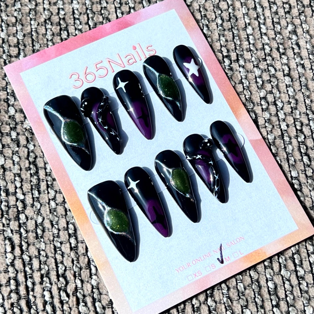 365nails : « Ambiance sorcière » — ongles forme stiletto faits main avec tourbillon abstrait et étoile